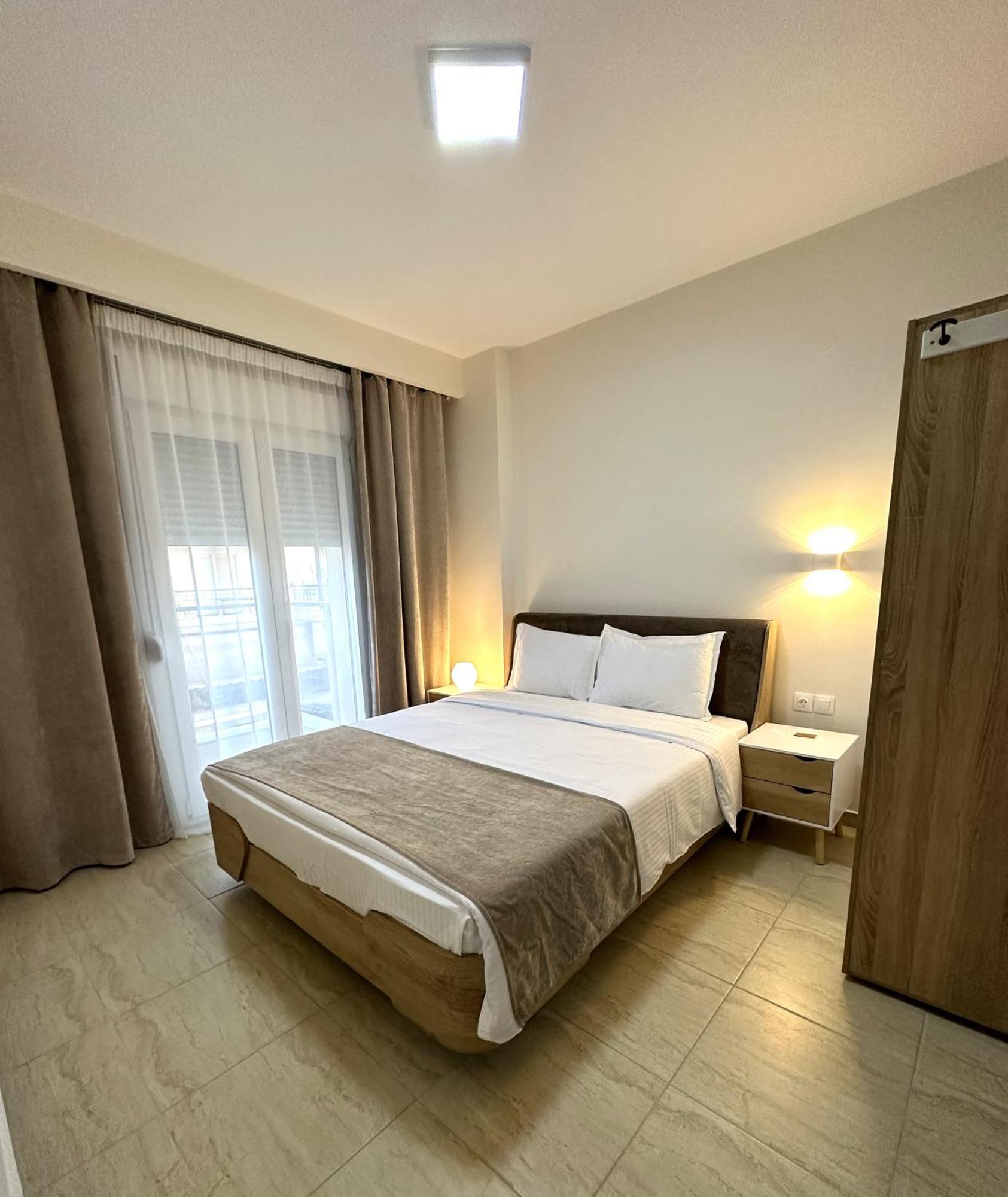 Navarino Luxe Suites Peraía 外观 照片