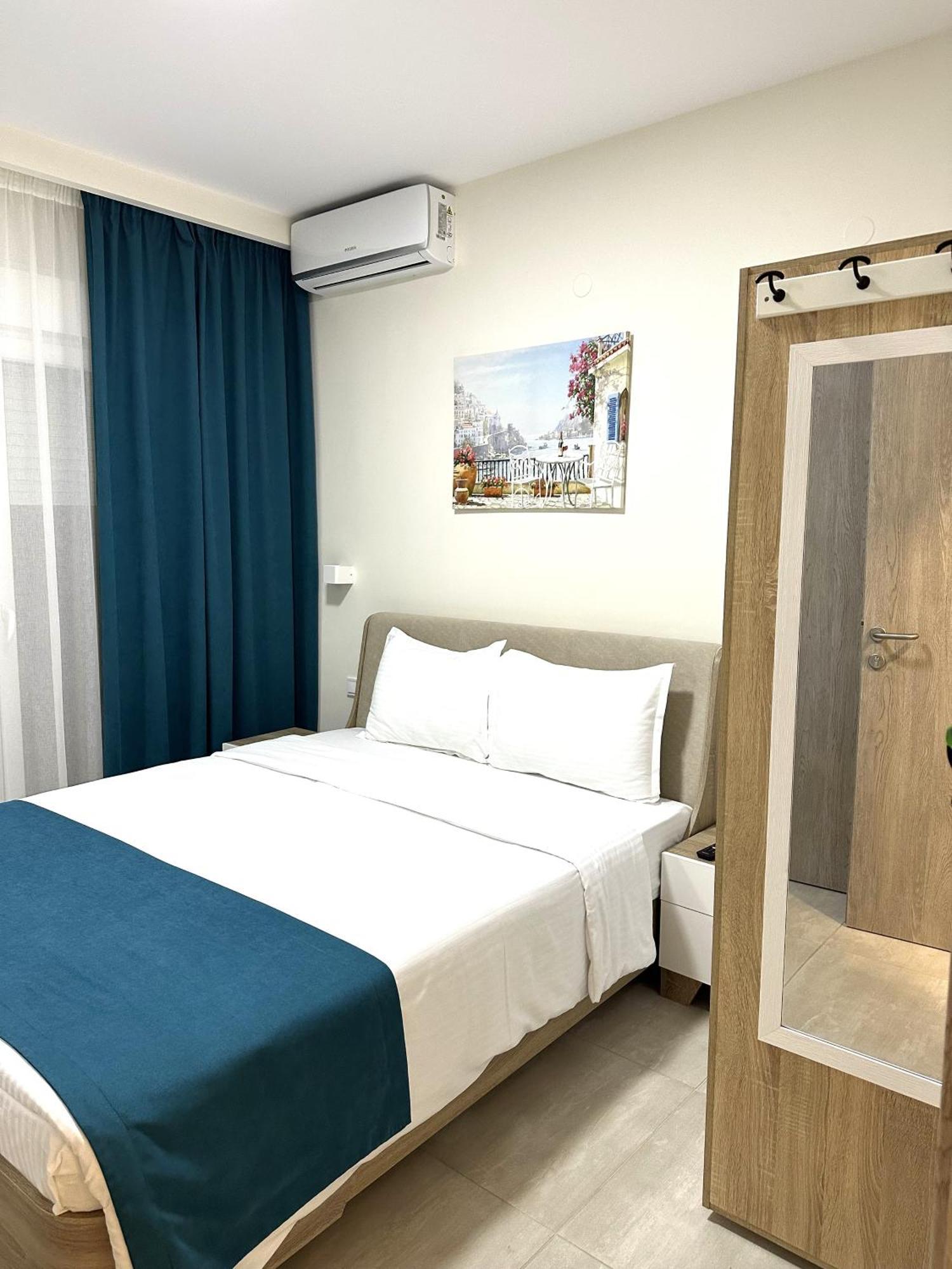 Navarino Luxe Suites Peraía 外观 照片