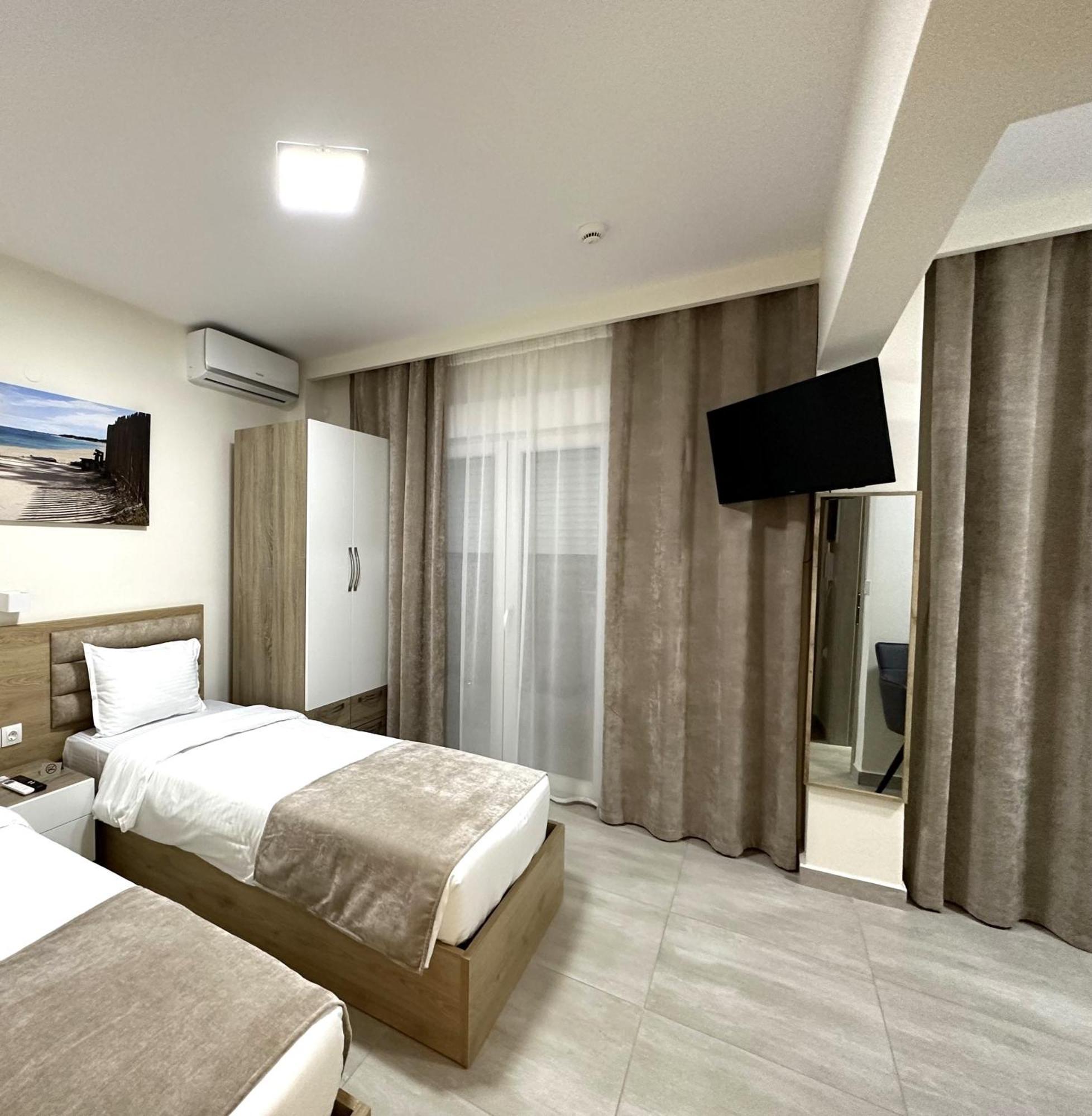 Navarino Luxe Suites Peraía 外观 照片