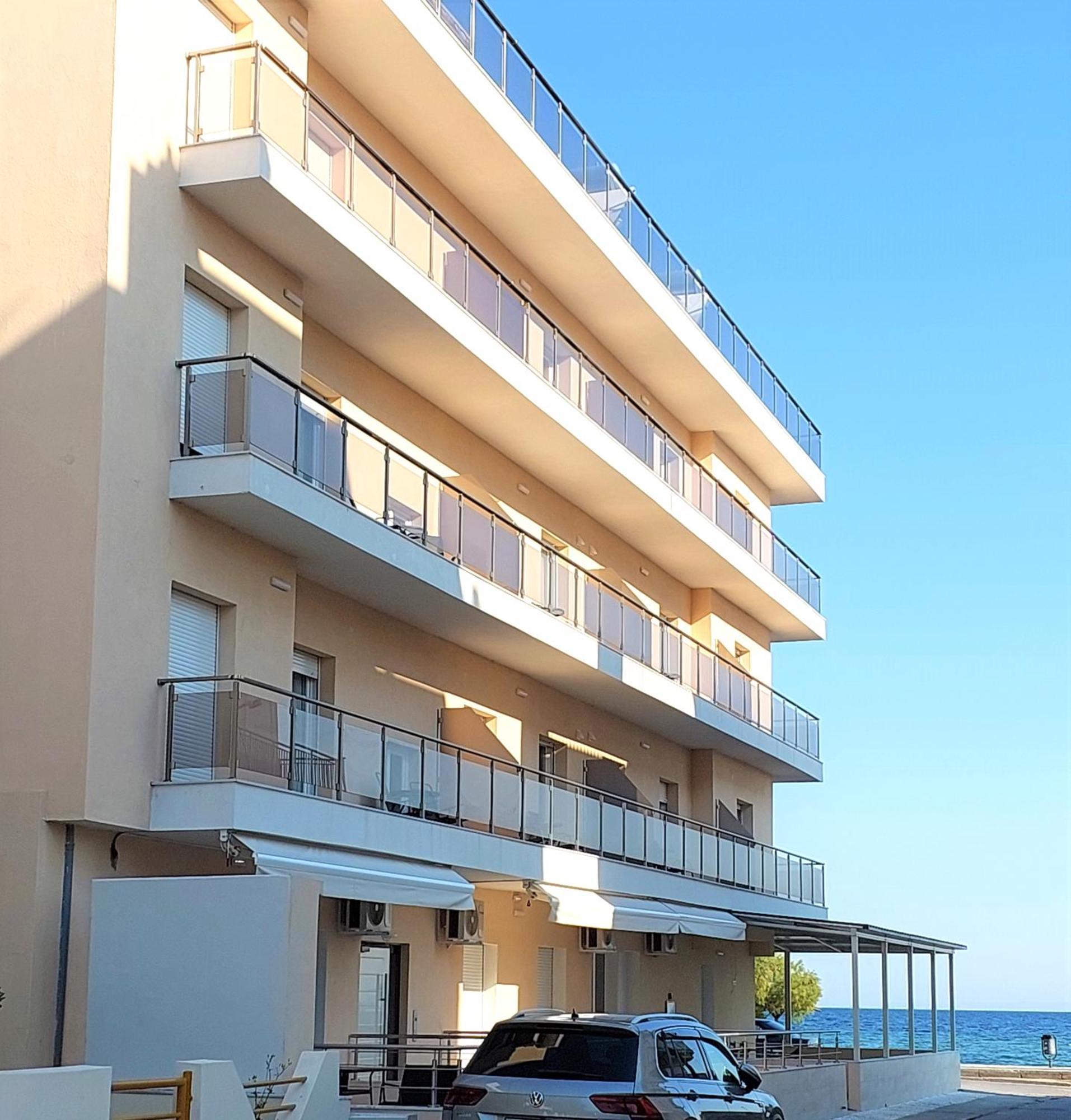 Navarino Luxe Suites Peraía 外观 照片