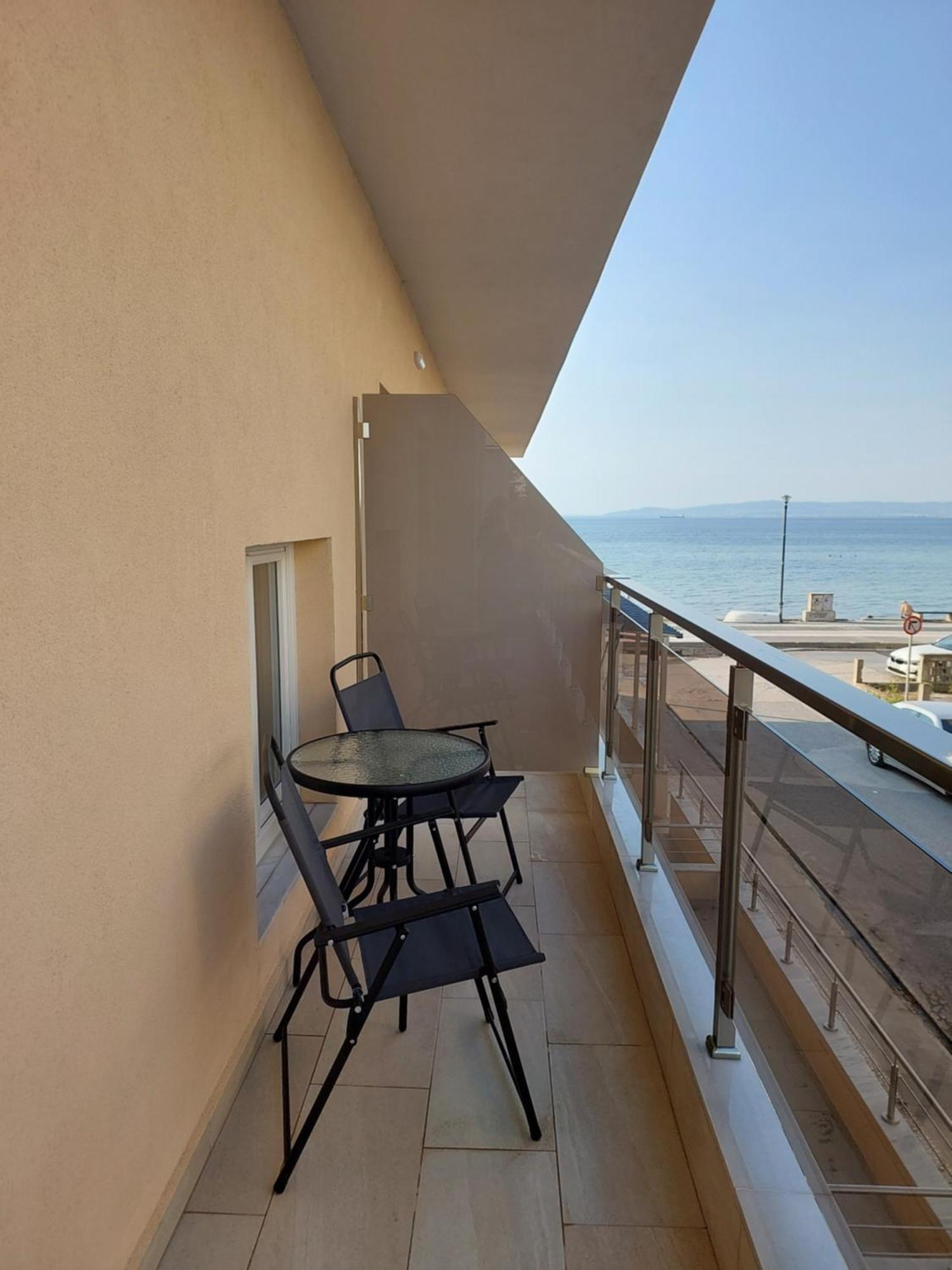 Navarino Luxe Suites Peraía 外观 照片