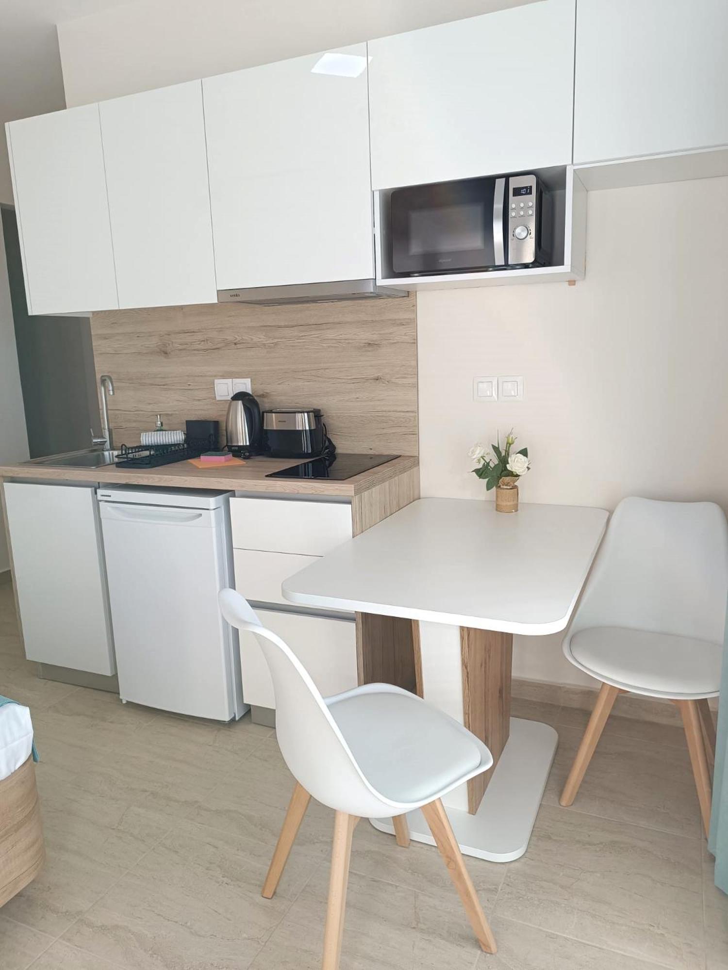 Navarino Luxe Suites Peraía 外观 照片