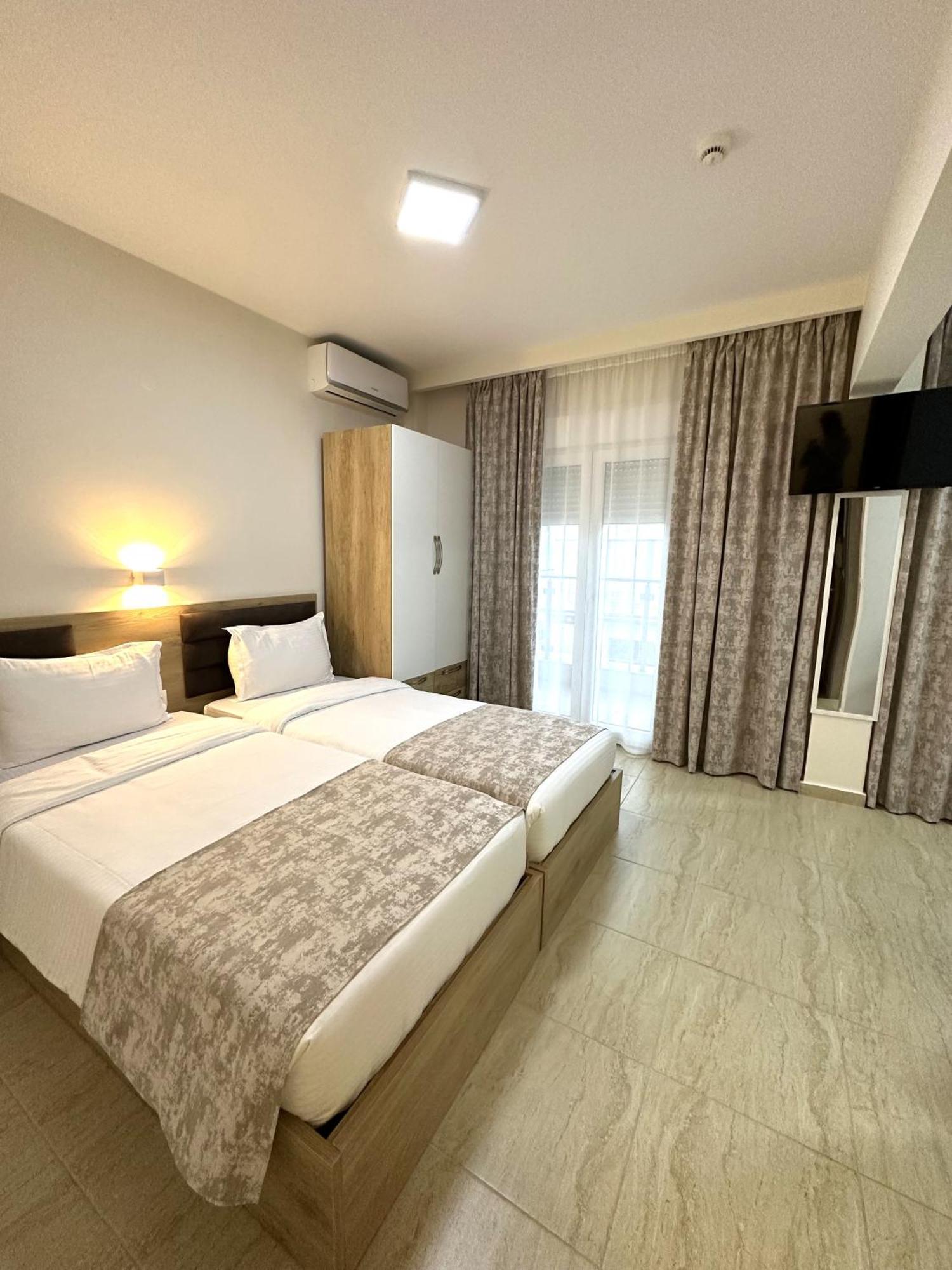 Navarino Luxe Suites Peraía 外观 照片