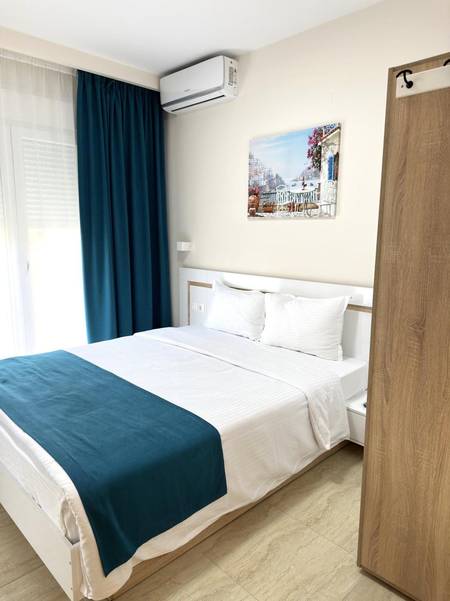 Navarino Luxe Suites Peraía 外观 照片