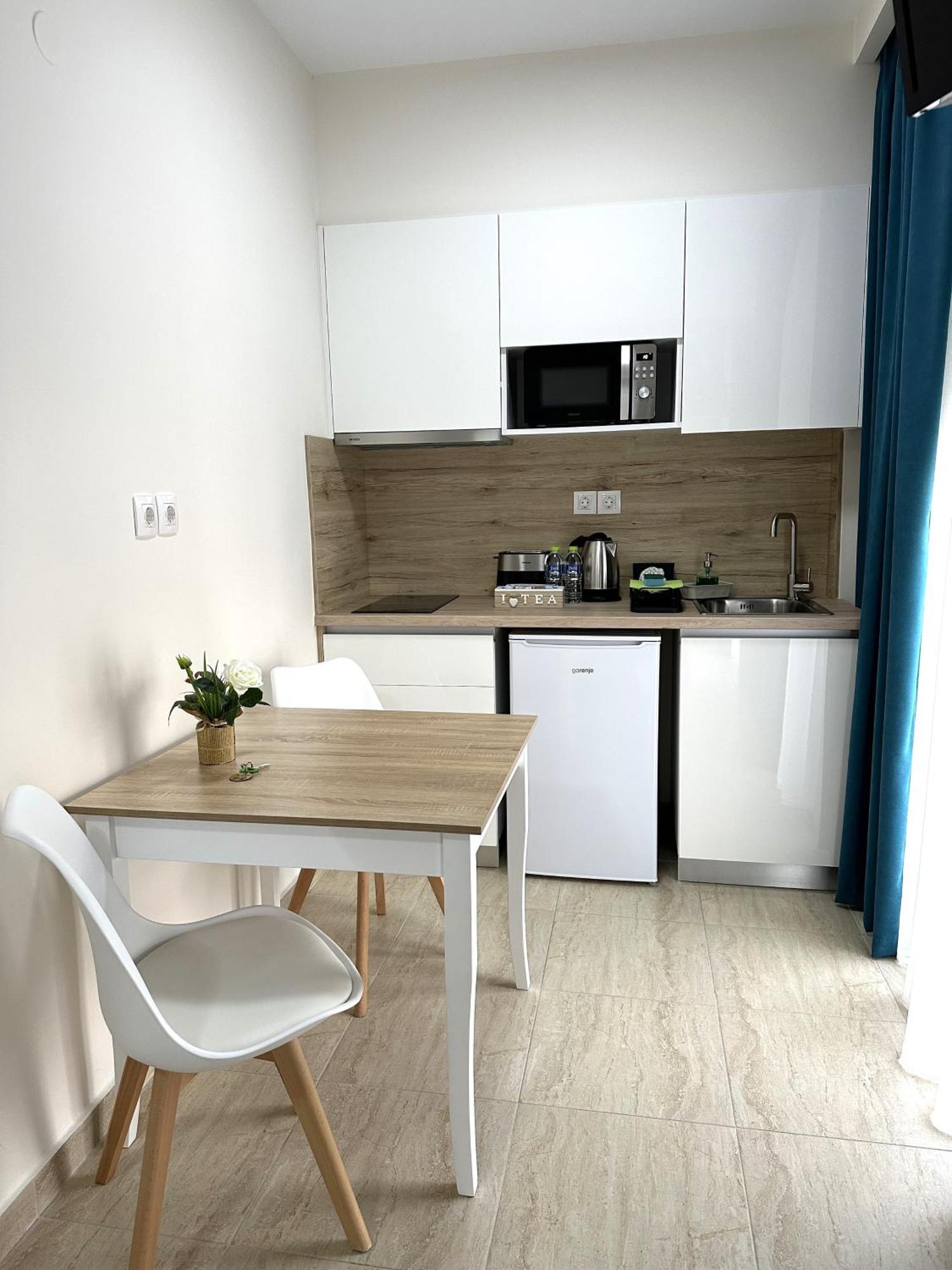 Navarino Luxe Suites Peraía 外观 照片